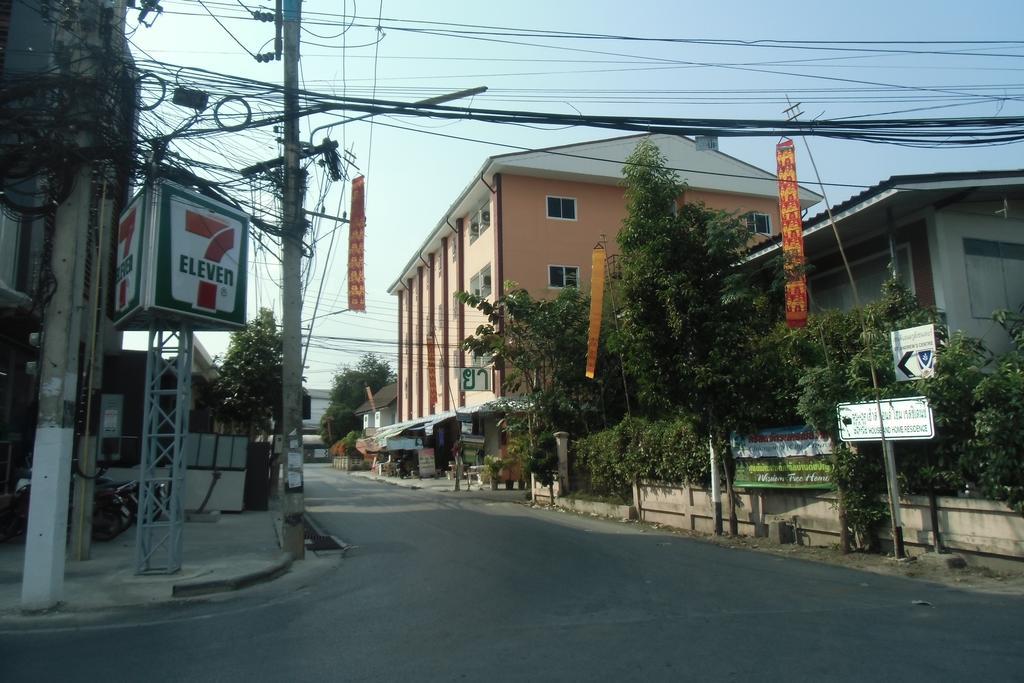 Chanaporn Place Wisma tamu